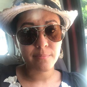 Meet your Posher, Omayra